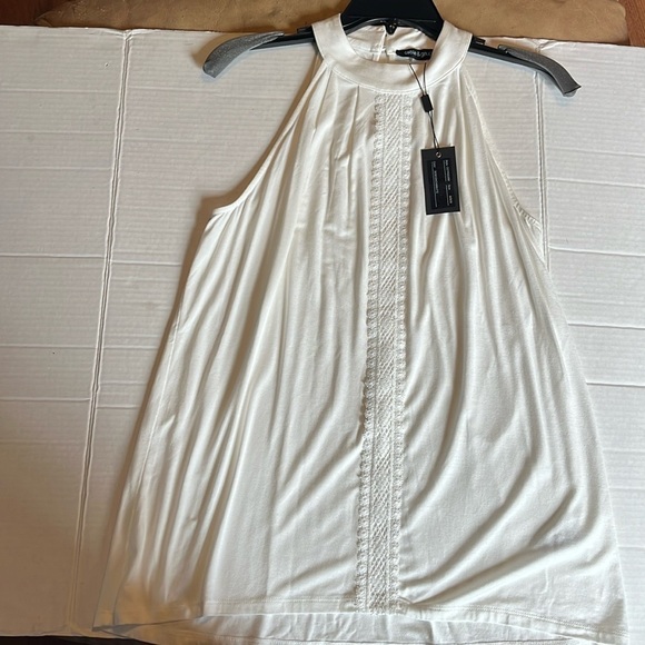 NWT-cable& gauge-M-white-crochet front, halter neck tank top. Two button closure - Picture 1 of 9